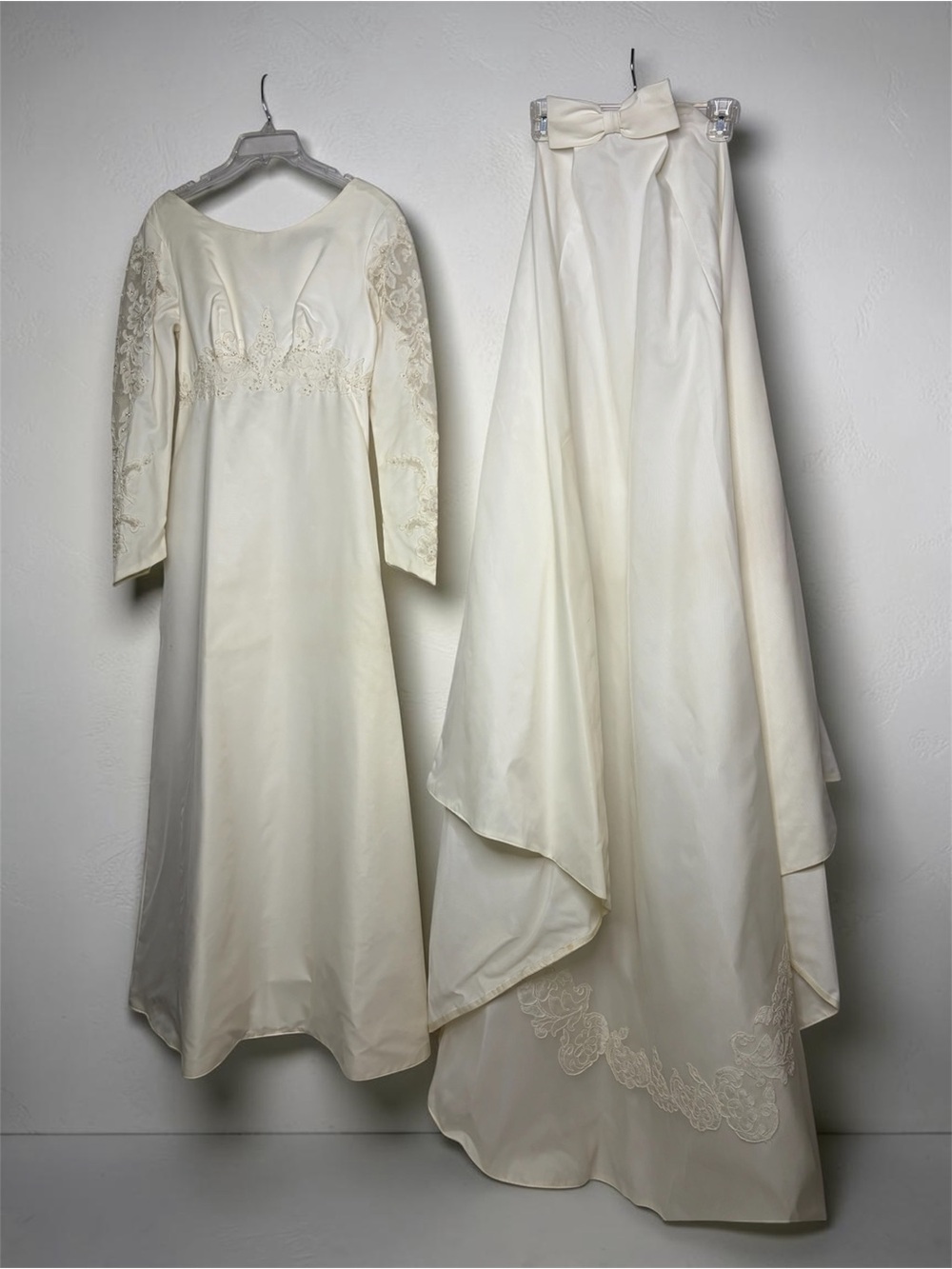 Size 12 Vintage 60s -70s Bridal Gown with Lace Sleeves and Removable Train